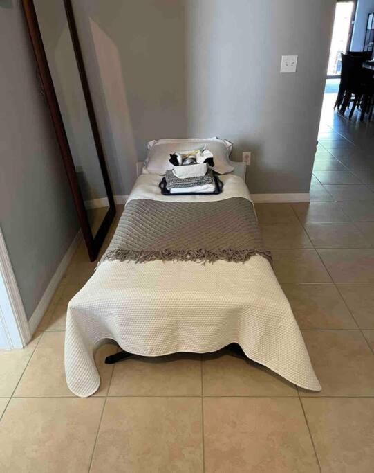 Debbie'S 3-Bedroom Apartment In A Duplex Cape Coral Eksteriør billede