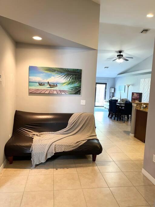 Debbie'S 3-Bedroom Apartment In A Duplex Cape Coral Eksteriør billede