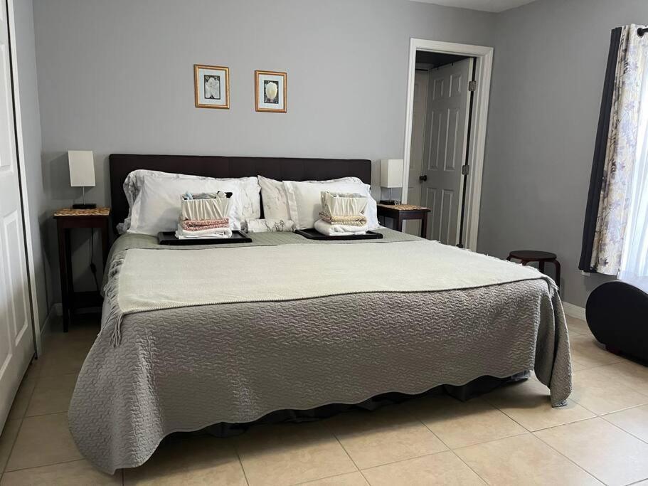 Debbie'S 3-Bedroom Apartment In A Duplex Cape Coral Eksteriør billede