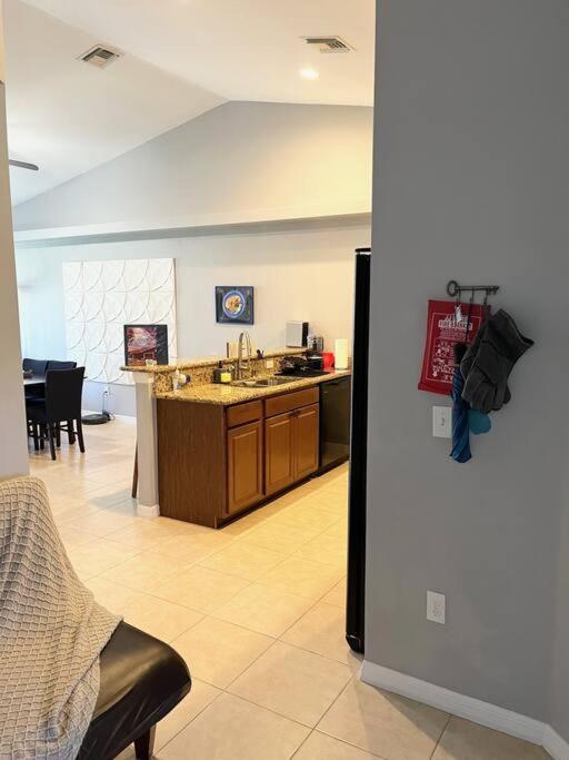 Debbie'S 3-Bedroom Apartment In A Duplex Cape Coral Eksteriør billede